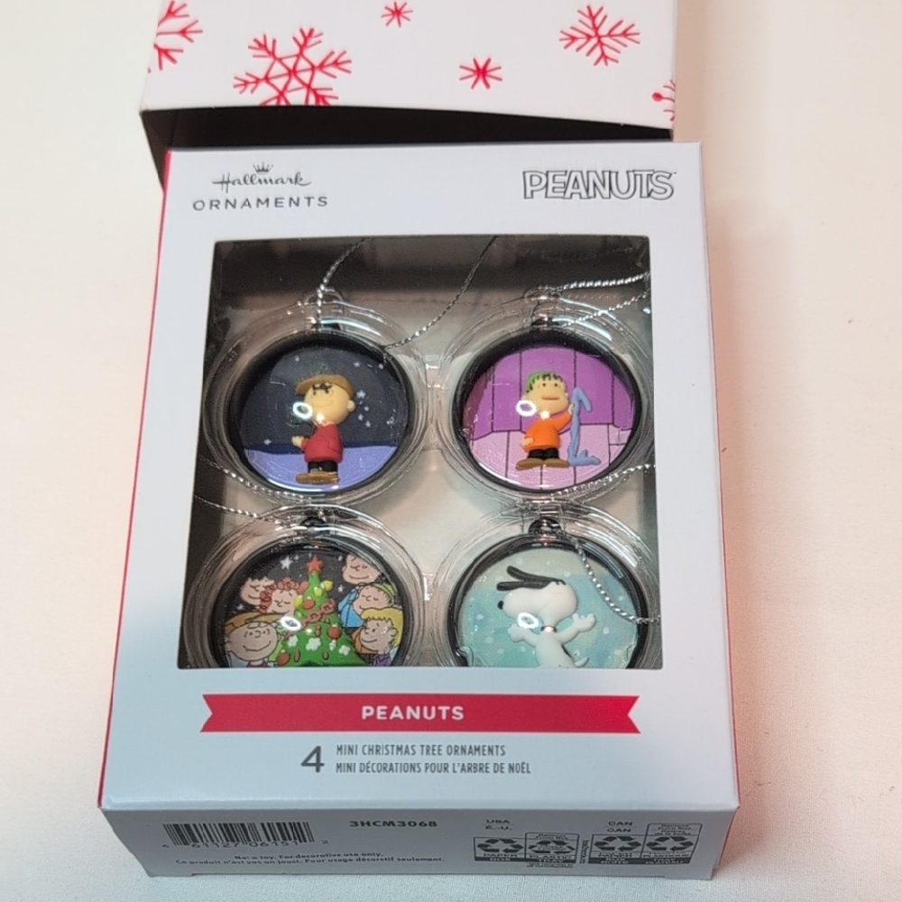 NIB Hallmark Peanuts Ornaments Set Of 4
